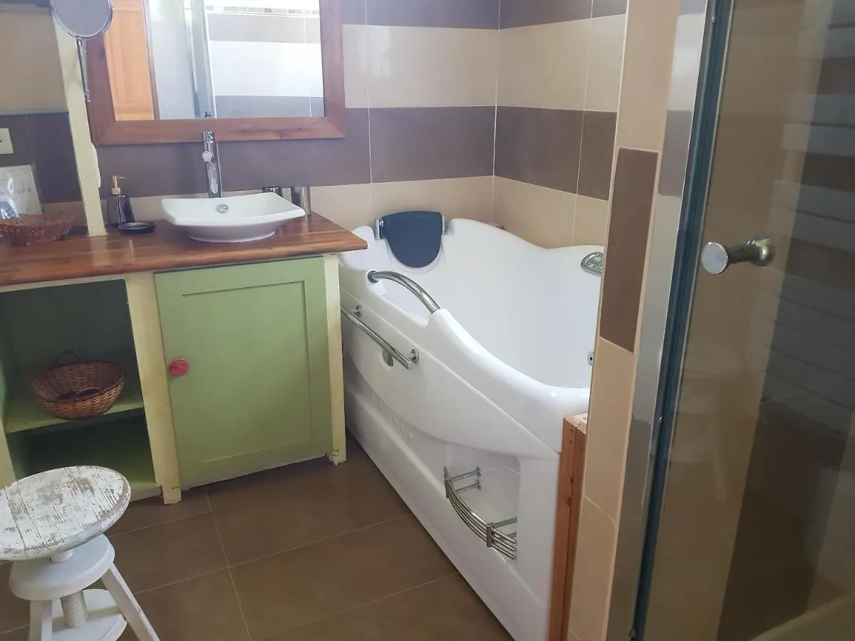 فندق مبيت وإفطار ساليرنيس Maison Mimosa فرنسا